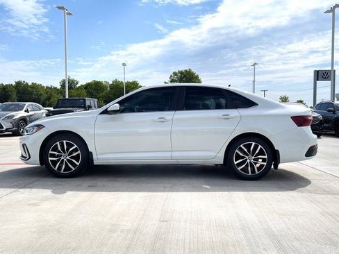 New 2025 Volkswagen Jetta SE image 4