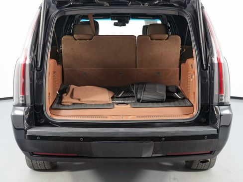 Used 2017 Cadillac Escalade ESV Platinum image 9