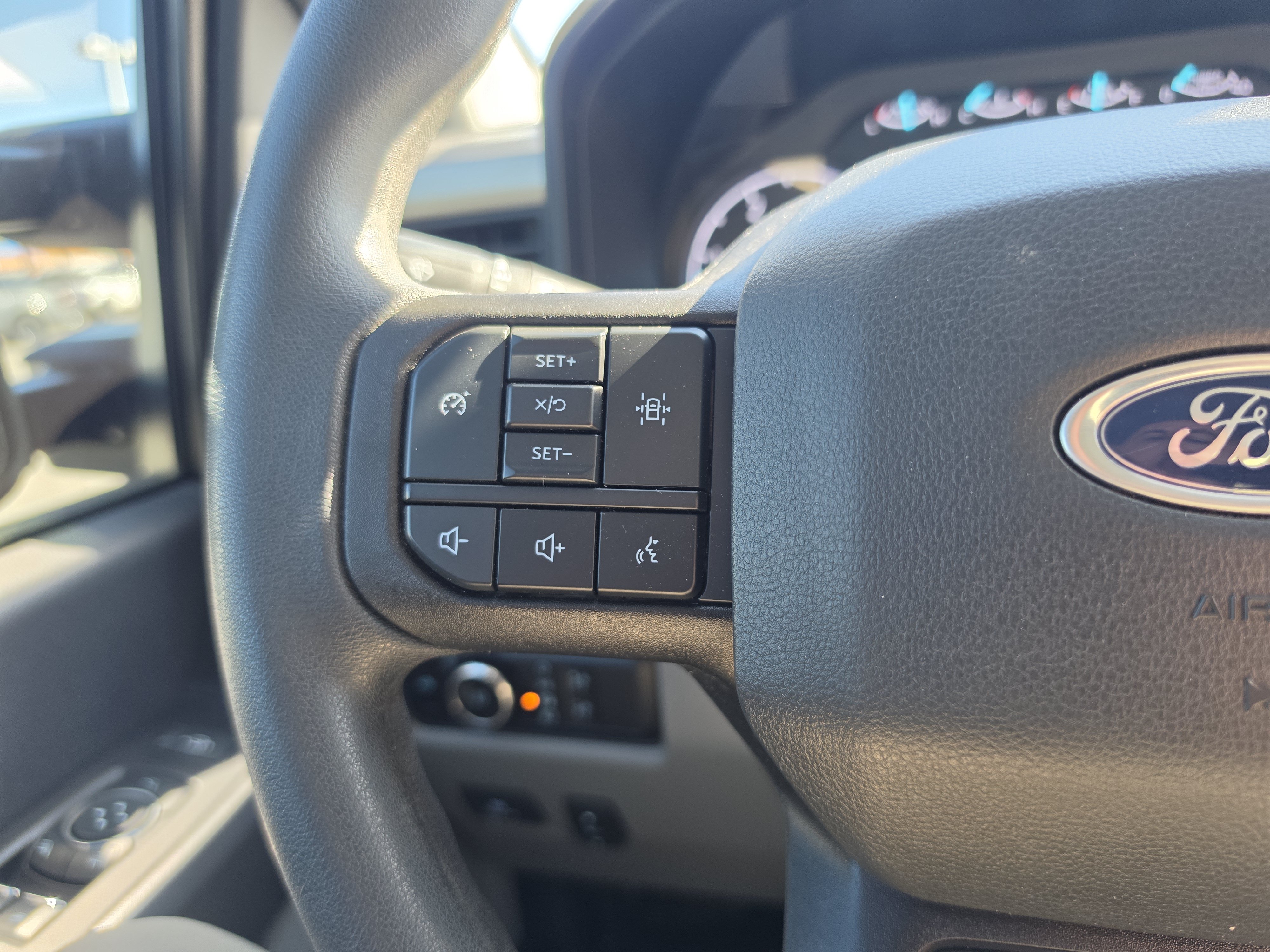 Used 2023 Ford F550 4x4 Regular Cab Super Duty w/ XLT Value Package image 21