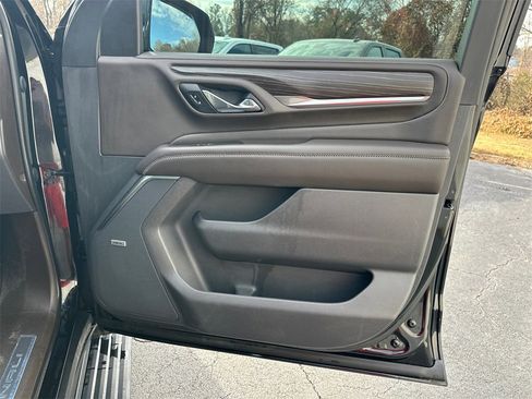 Used 2021 GMC Yukon XL Denali w/ Denali Premium Package image 15