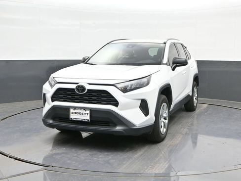 Used 2021 Toyota RAV4 LE image 26