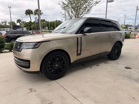 Used 2024 Land Rover Range Rover SE image 2