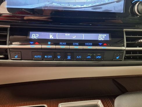 Used 2024 Toyota Sienna XLE image 15