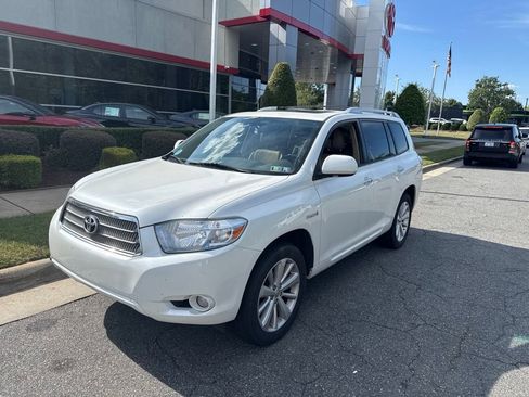 Used 2010 Toyota Highlander Limited AWD/4WD image 3