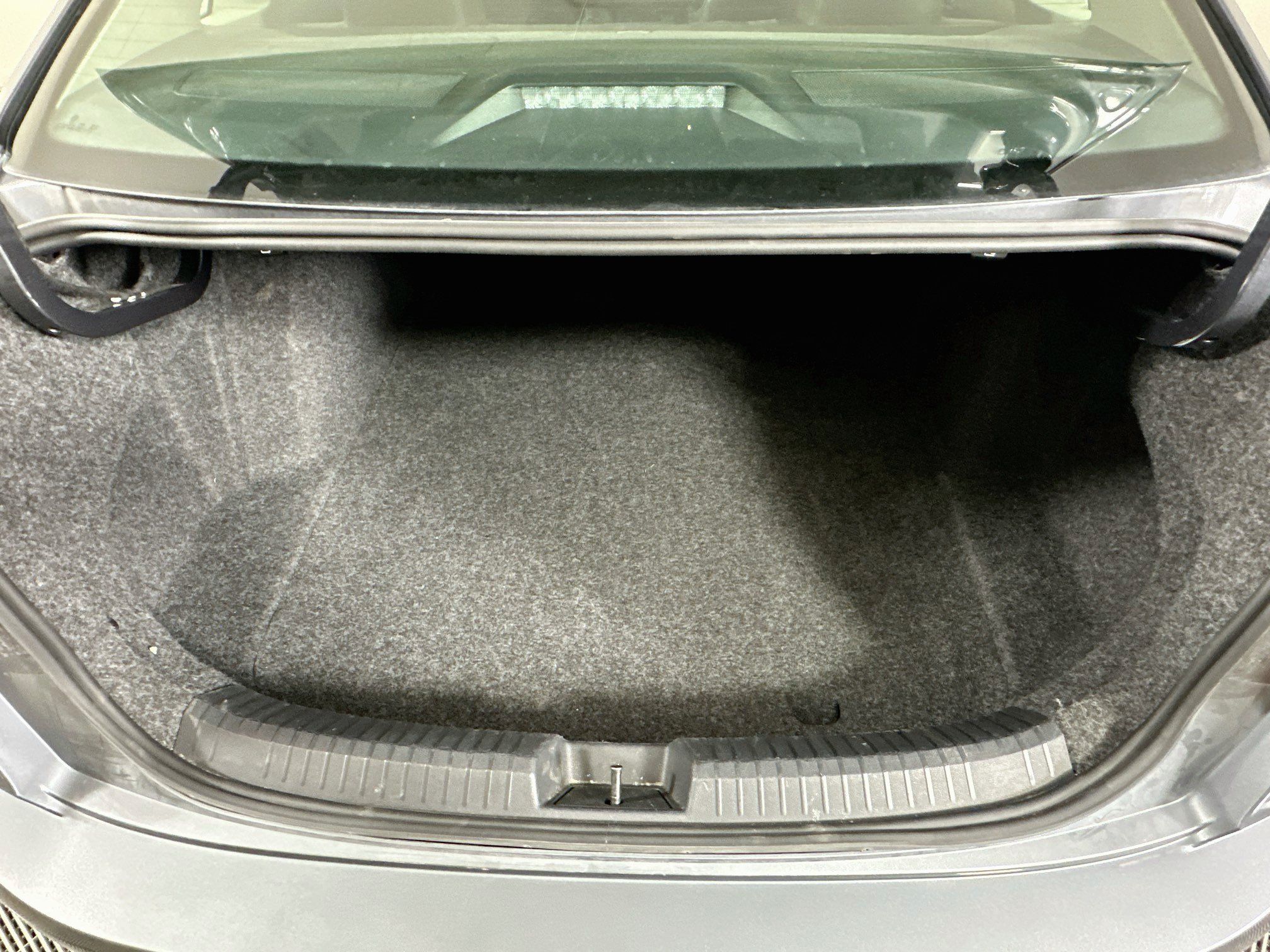 Used 2025 Volkswagen Jetta SE FWD image 28