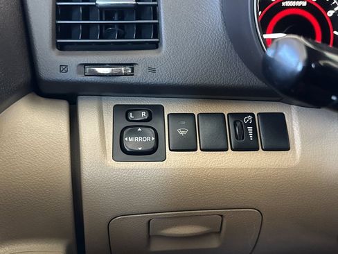 Used 2010 Toyota Highlander 2WD image 26