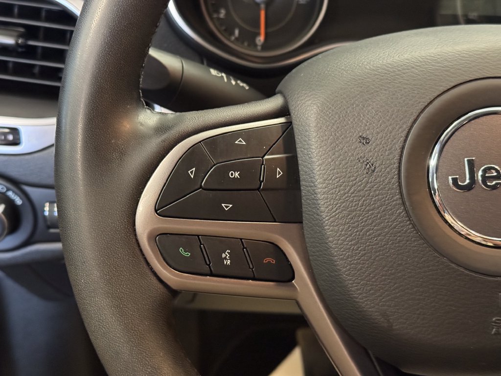 Used 2022 Jeep Cherokee Latitude Lux AWD/4WD image 11