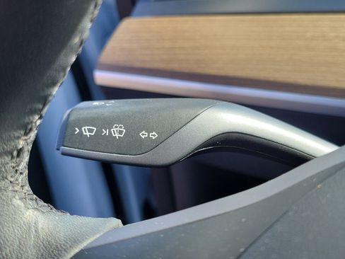 Used 2022 Tesla Model Y Performance image 23