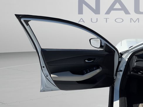 Used 2023 Honda Accord Touring image 8