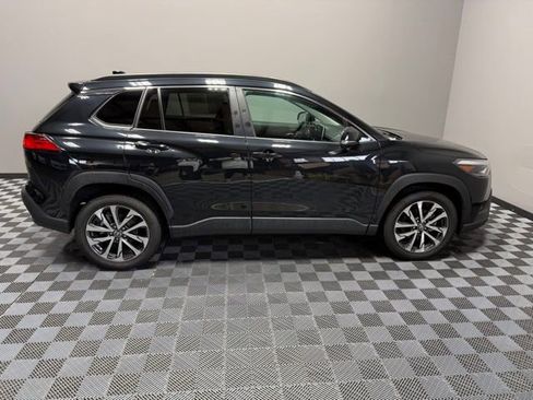 Used 2024 Toyota Corolla Cross XLE image 7