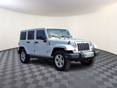 Used 2015 Jeep Wrangler Unlimited Sahara w/ Connectivity Group image 4
