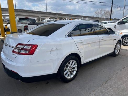 Used 2014 Ford Taurus SE image 4