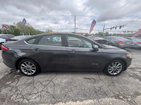 Used 2017 Ford Fusion SE FWD image 6