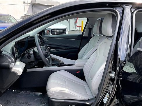 Used 2023 Hyundai Elantra Limited FWD image 14