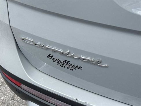 Used 2022 Kia Carnival EX FWD image 6