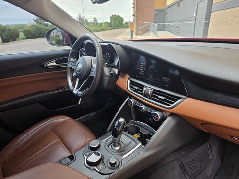 Used 2018 Alfa Romeo Giulia AWD image 24