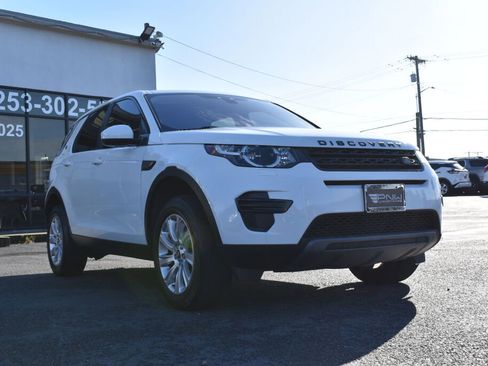 Used 2018 Land Rover Discovery Sport SE image 3