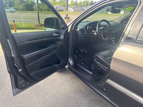 Used 2020 Jeep Grand Cherokee Trailhawk w/ Trailhawk Luxury Group AWD/4WD image 2
