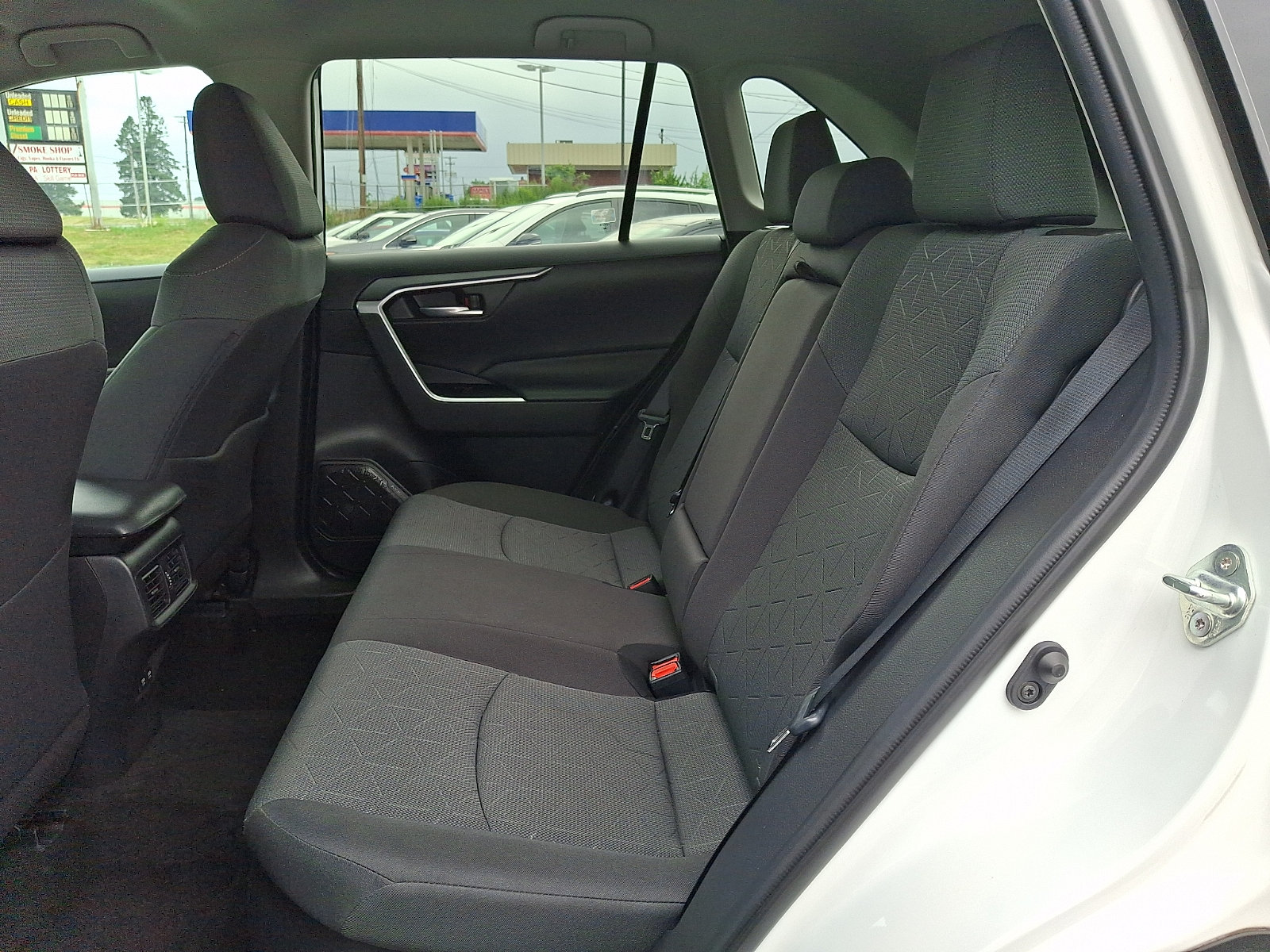 Used 2021 Toyota RAV4 XLE AWD/4WD image 10