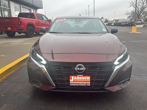 Used 2024 Nissan Altima 2.5 SV image 8