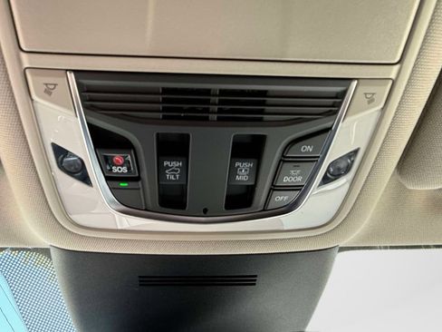 Certified 2025 Acura MDX SH-AWD w/ Technology Package image 26