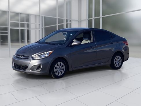 Used 2017 Hyundai Accent SE image 3