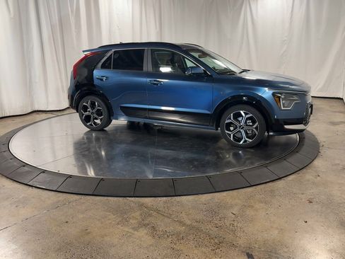 Certified 2025 Kia Niro SX Touring image 2