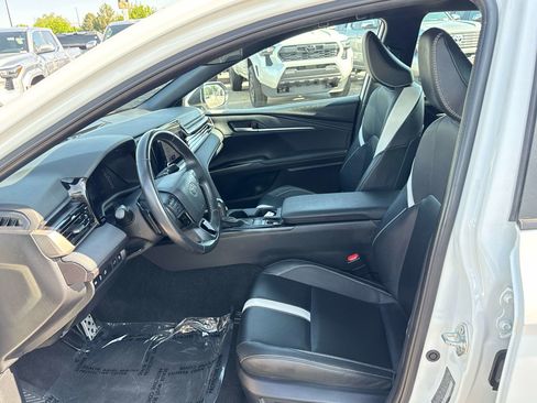 Used 2025 Toyota Camry SE FWD image 11