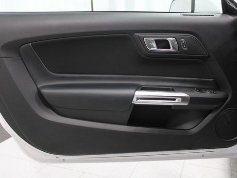 Used 2021 Ford Mustang GT RWD image 12