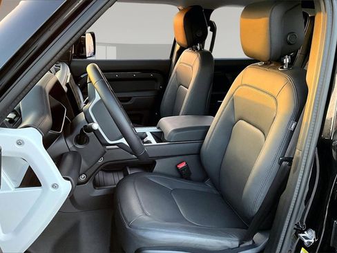 Used 2025 Land Rover Defender 110 S image 19