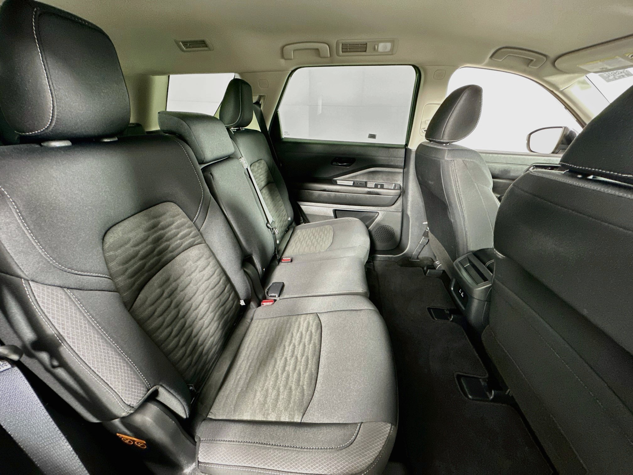 Used 2025 Nissan Pathfinder S FWD image 25