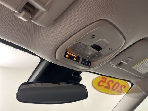 Certified 2025 Chevrolet Trax LT FWD image 24