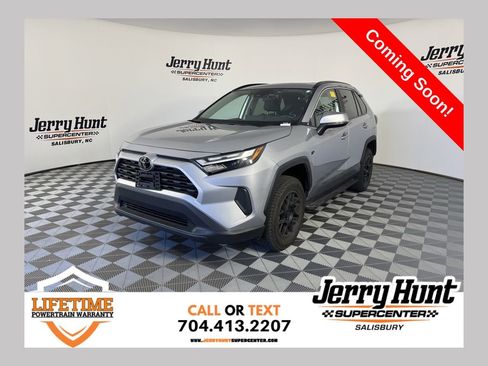 Used 2022 Toyota RAV4 XLE w/ Convenience Package image 1