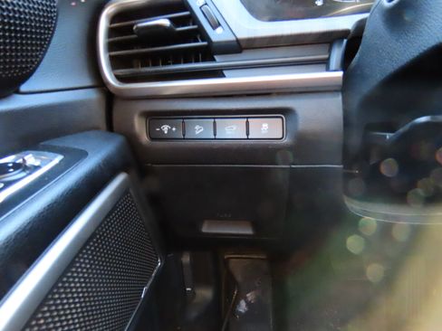 Used 2023 Kia Telluride EX w/ EX Captain's Chair Package image 35