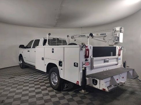 Used 2022 RAM 3500 Tradesman w/ Chrome Appearance Group AWD/4WD image 4