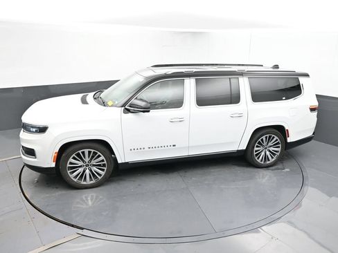 Used 2024 Jeep Grand Wagoneer L Series III AWD/4WD image 27