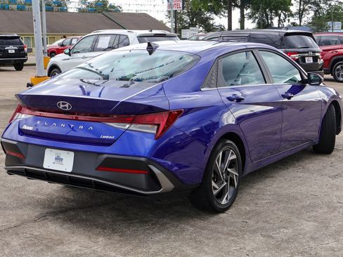 Used 2025 Hyundai Elantra Limited FWD image 21