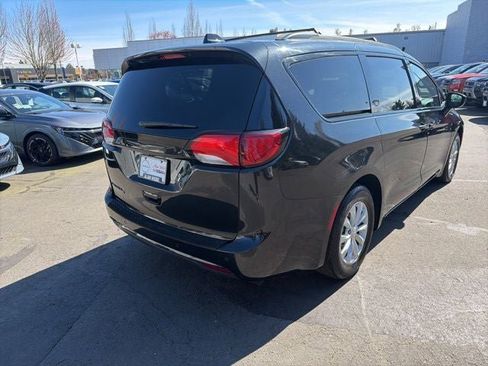 Used 2019 Chrysler Pacifica Touring-L Plus w/ Advanced Safetytec Group image 3