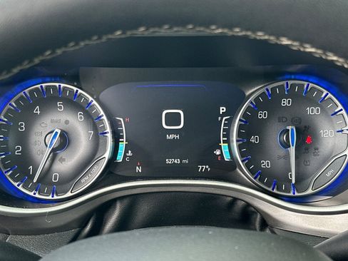 Used 2024 Chrysler Pacifica Touring-L FWD image 23
