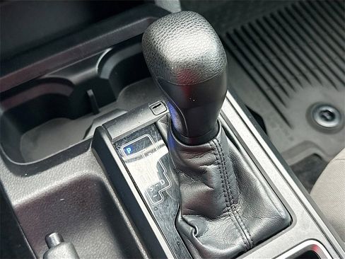 Used 2022 Toyota Tacoma SR image 18