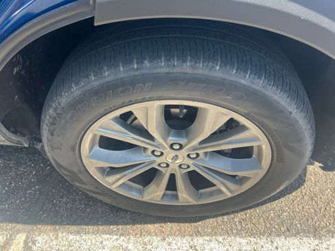 Used 2023 Ford Explorer Limited image 7