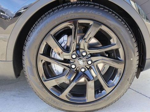 Certified 2025 Land Rover Discovery S AWD/4WD image 32