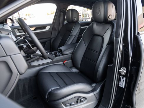 Certified 2026 Porsche Cayenne Coupe AWD/4WD image 5