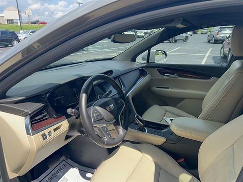 Used 2018 Cadillac XT5 Luxury w/ Driver Awareness Package AWD/4WD image 12