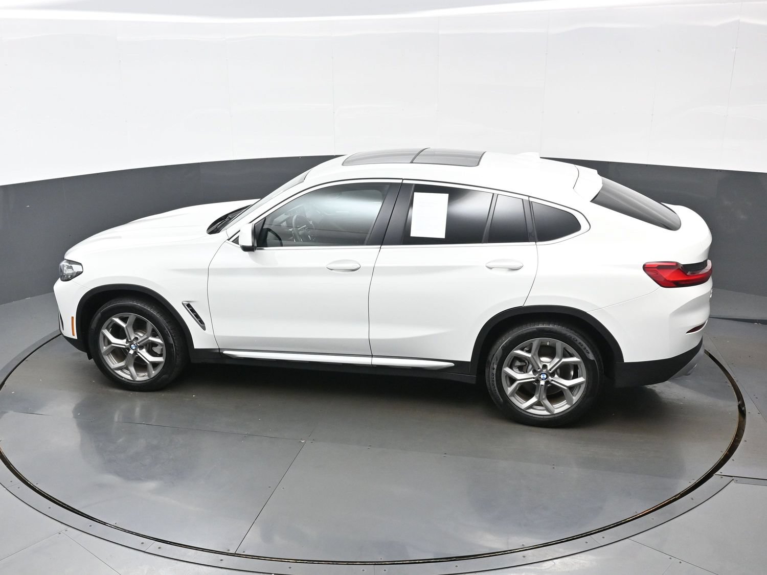 Used 2025 BMW X4 xDrive30i AWD/4WD image 36