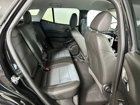 Used 2025 Chevrolet Trax LT w/ Driver Confidence Package image 27