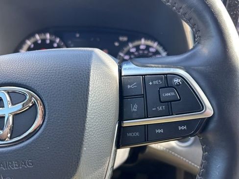 Used 2021 Toyota Highlander Limited image 20