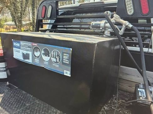 Used 2017 RAM 3500 Tradesman w/ Chrome Appearance Group image 3