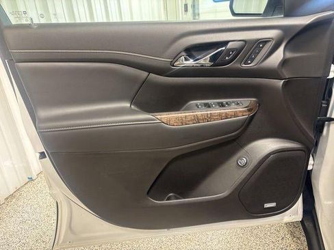 Used 2021 GMC Acadia Denali w/ Denali Technology Package image 13