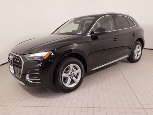 Used 2023 Audi Q5 2.0T Premium w/ Convenience Package AWD/4WD image 3